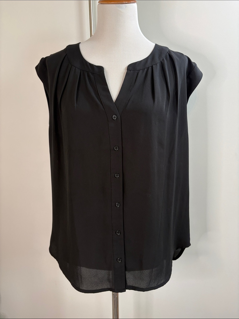 Women's Black Button-Front Cap Sleeve Blouse M